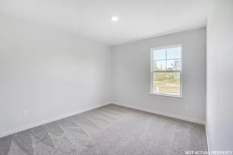 Bedroom - 218 Vine Grove Dr, Circleville, OH 43113 photo 6 of 10