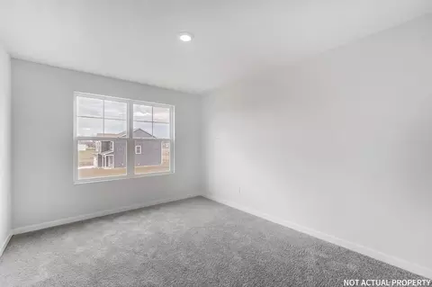 Bedroom - 230 Vine Grove Dr, Circleville, OH 43113 photo 9 of 10