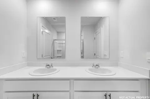 Bath - 230 Vine Grove Dr, Circleville, OH 43113 photo 2 of 3