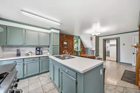 Kitchen - 705 Deacon St, Hebron, OH 43025 photo 4 of 5
