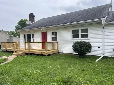 Exterior - 410 John St, Circleville, OH 43113 photo 2 of 4