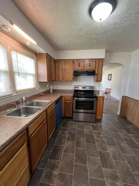 Kitchen - 410 John St, Circleville, OH 43113 photo 2 of 3