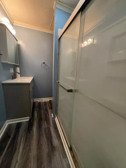 Bath - 410 John St, Circleville, OH 43113 photo 1 of 2
