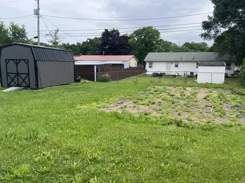 Exterior - 410 John St, Circleville, OH 43113 photo 3 of 4