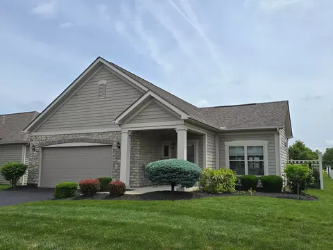 1108 Little Bear Dr, Lewis Center, OH 43035