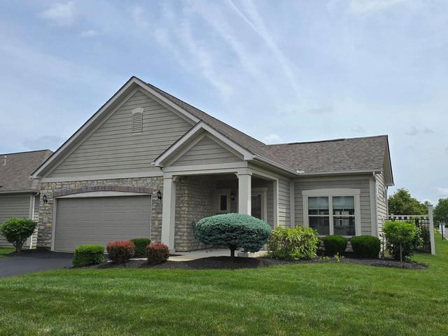 1108 Little Bear Dr, Lewis Center, OH 43035