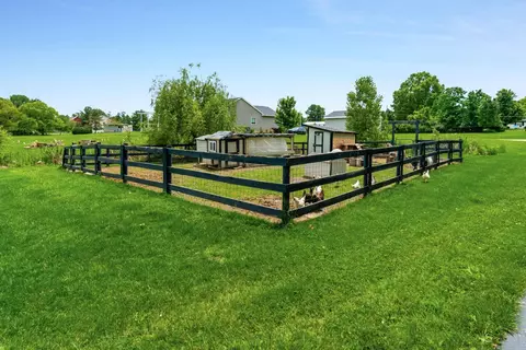 Exterior - 1820 Bean Oller Rd, Delaware, OH 43015 photo 6 of 12