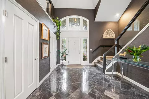 Entry Way - 6477 Quarry Ln, Dublin, OH 43017 photo 2 of 18