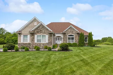 53 Clubhouse Dr, South Charleston, OH 45368