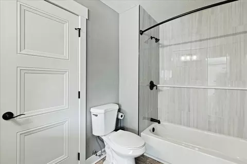 Bath - 176 E Weber Rd, Columbus, OH 43202 photo 8 of 20