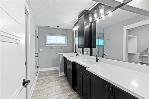 Bath - 176 E Weber Rd, Columbus, OH 43202 photo 2 of 20