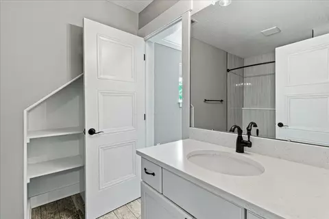Bath - 176 E Weber Rd, Columbus, OH 43202 photo 7 of 20