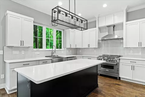 Kitchen - 176 E Weber Rd, Columbus, OH 43202 photo 1 of 11
