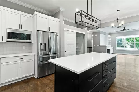 Kitchen - 176 E Weber Rd, Columbus, OH 43202 photo 4 of 11