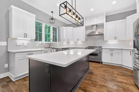 Kitchen - 176 E Weber Rd, Columbus, OH 43202 photo 6 of 11