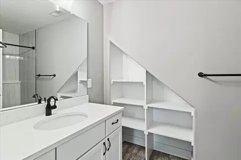 Bath - 176 E Weber Rd, Columbus, OH 43202 photo 5 of 20