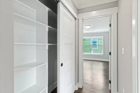 Entry Way - 176 E Weber Rd, Columbus, OH 43202 photo 3 of 12