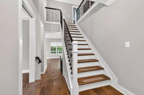 Entry Way - 176 E Weber Rd, Columbus, OH 43202 photo 6 of 12