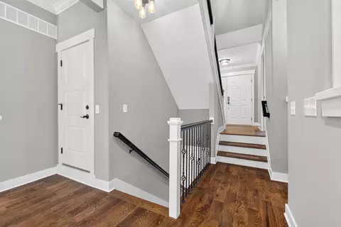 Entry Way - 176 E Weber Rd, Columbus, OH 43202 photo 8 of 12