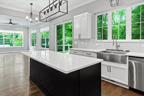 Kitchen - 176 E Weber Rd, Columbus, OH 43202 photo 2 of 11