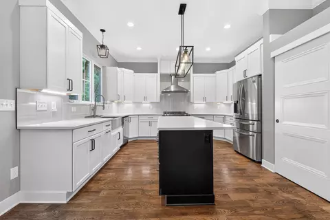 Kitchen - 176 E Weber Rd, Columbus, OH 43202 photo 5 of 11