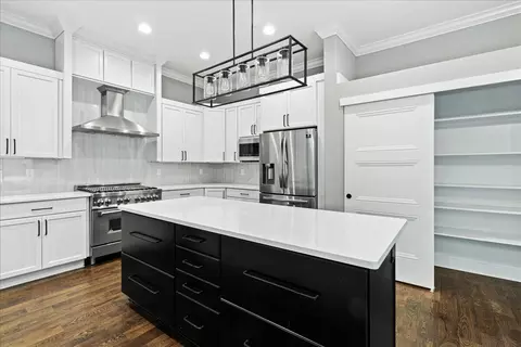 Kitchen - 176 E Weber Rd, Columbus, OH 43202 photo 3 of 11