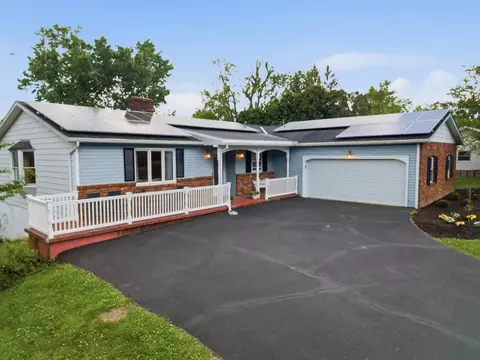 1965 Dunzweiler Dr, Zanesville, OH 43701