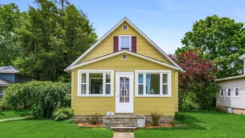8 Elizabeth St, Mount Vernon, OH 43050