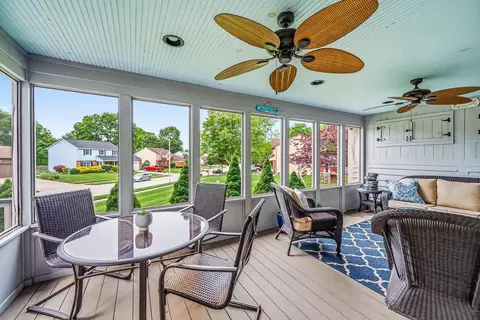649 Deer Run Dr, Gahanna, OH 43230