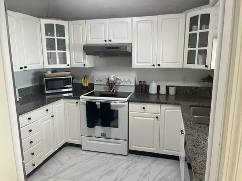 Kitchen - 6920 Killarney Ct, Dublin, OH 43017 photo 1 of 4