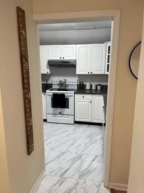 Kitchen - 6920 Killarney Ct, Dublin, OH 43017 photo 4 of 4