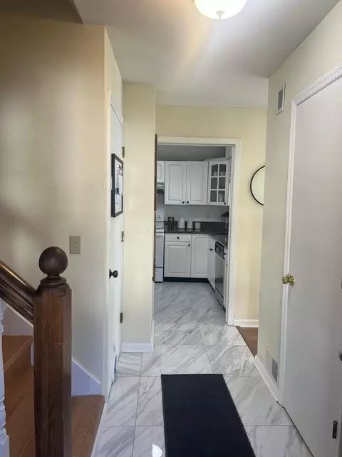 Entry Way - 6920 Killarney Ct, Dublin, OH 43017 photo 2 of 3
