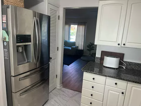 Kitchen - 6920 Killarney Ct, Dublin, OH 43017 photo 3 of 4