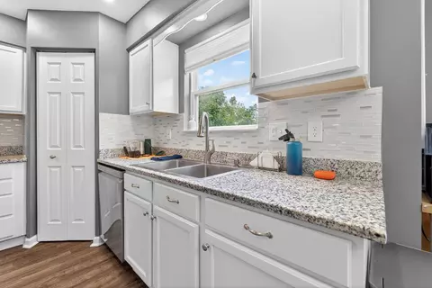Kitchen - 22 Tabilore Loop, Delaware, OH 43015 photo 3 of 6
