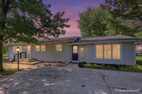 1155 W Choctaw Dr, London, OH 43140