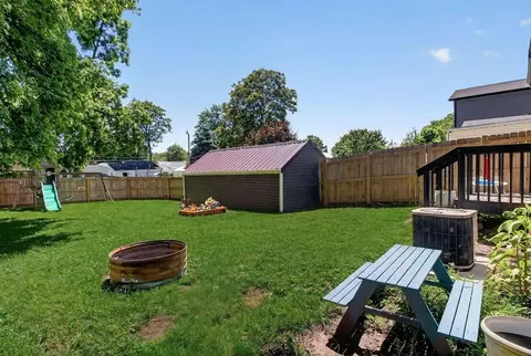 Exterior - 137 Hayward Ave, Circleville, OH 43113 photo 4 of 10