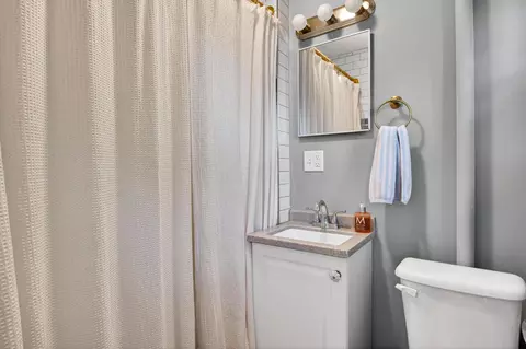 Bath - 137 Hayward Ave, Circleville, OH 43113 photo 2 of 2