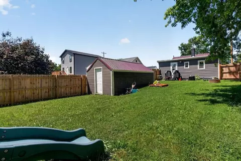 Exterior - 137 Hayward Ave, Circleville, OH 43113 photo 5 of 10