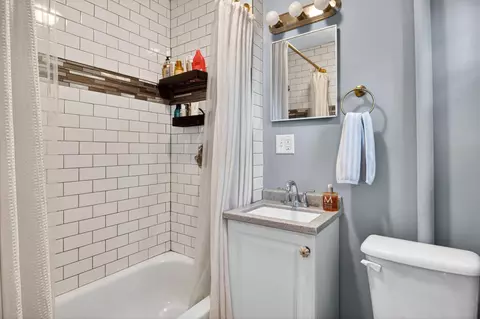 Bath - 137 Hayward Ave, Circleville, OH 43113 photo 1 of 2