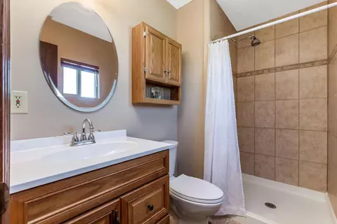 Bath - 1951 Eldorado Ct, Powell, OH 43065 photo 4 of 4
