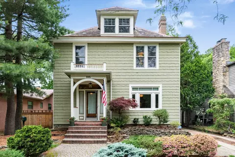 105 N Roosevelt Ave, Bexley, OH 43209