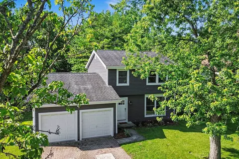 445 High Meadows Village Dr, Powell, OH 43065