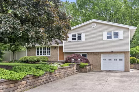 9220 Mount Gilead Rd, Fredericktown, OH 43019