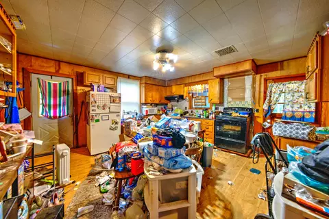 Kitchen - 669 New Milford Rd, Rootstown, OH 44272 photo 3 of 4