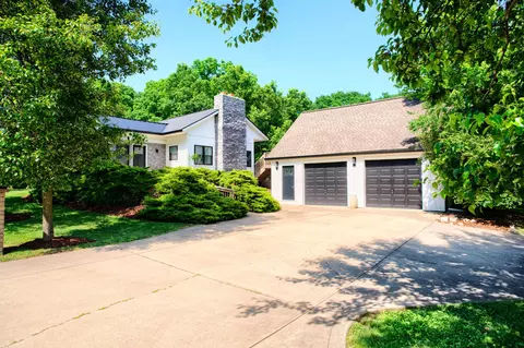 9220 Shawnee Trl, Powell, OH 43065