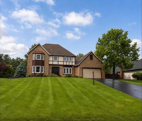 8538 Chateau Dr, Pickerington, OH 43147
