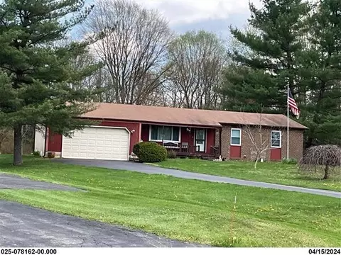 210 Cavalcade Ln SW, Pataskala, OH 43062