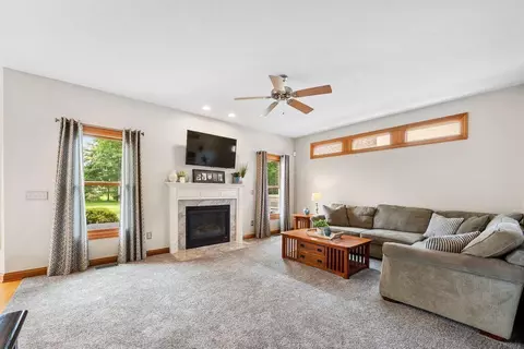 Living - 758 Covered Bridge Dr, Delaware, OH 43015 photo 2 of 3