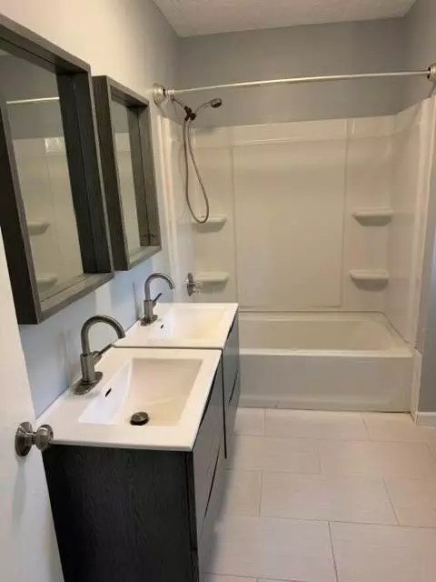 Bath - 4201 Summit View Rd, Dublin, OH 43016 photo 1 of 1