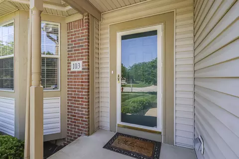 Entry Way - 103 Trail East SW, Pataskala, OH 43062 photo 1 of 6